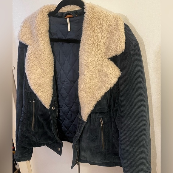 Free people corduroy fur collar jacket. - Picture 6 of 10